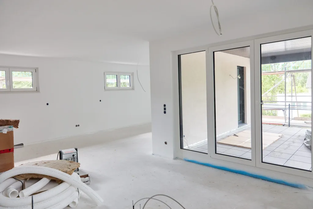 Malerarbeiten und Innenausbau in einem renovierten Wohnraum – Leistungsbereich Gestalten von NOVAPRO